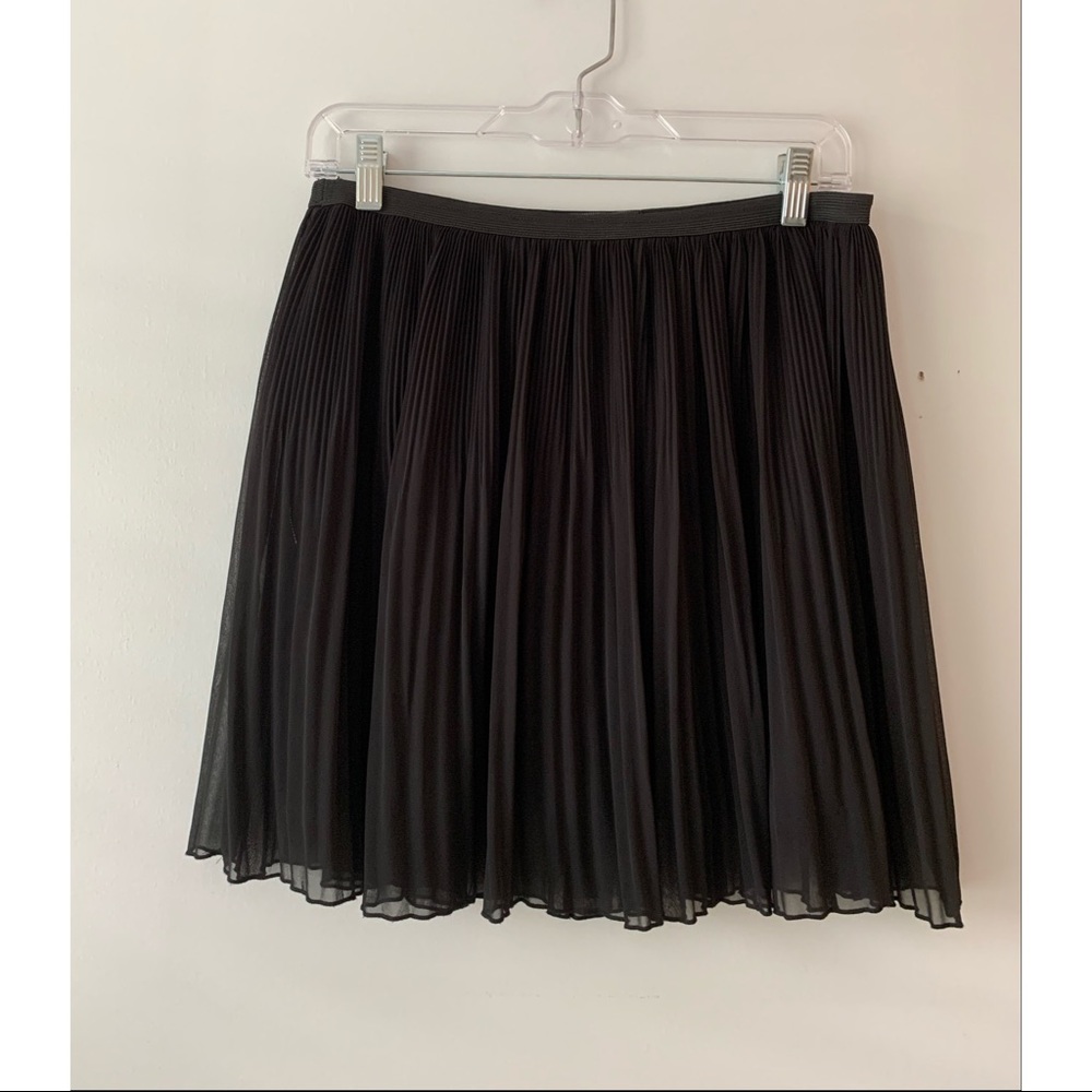 Black pleated skirt
